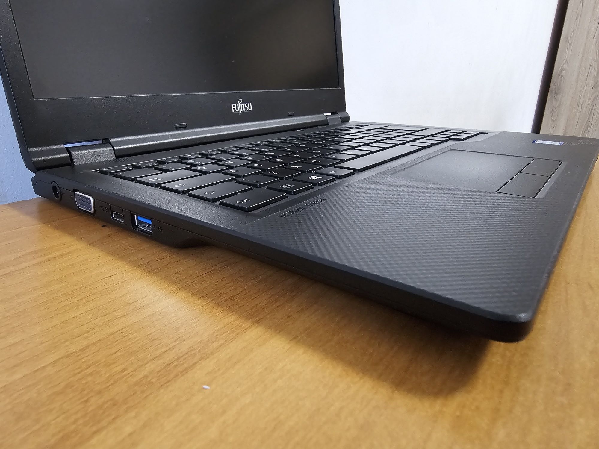 Szybki Laptop Fujitsu LifeBook E548 i5 16GB DDR4 Dysk SSD szybki
