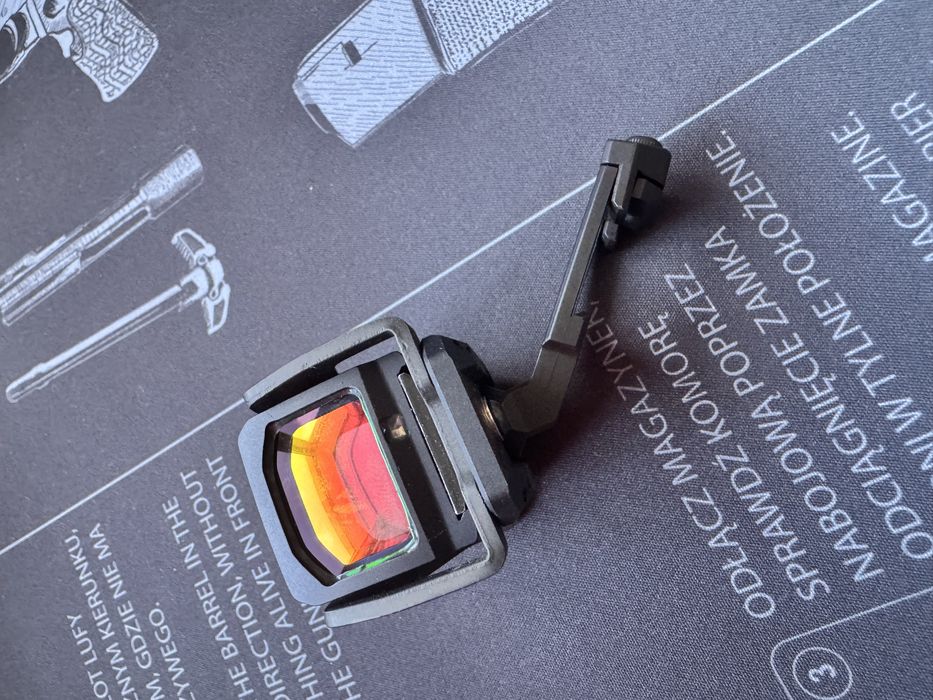 Кутовий приціл Strike Industries і MEPROLIGHT