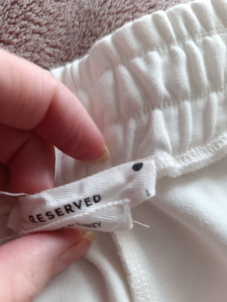 Reserved rozmiar L/XL 40/42 białe spodnie dresowe szerokie