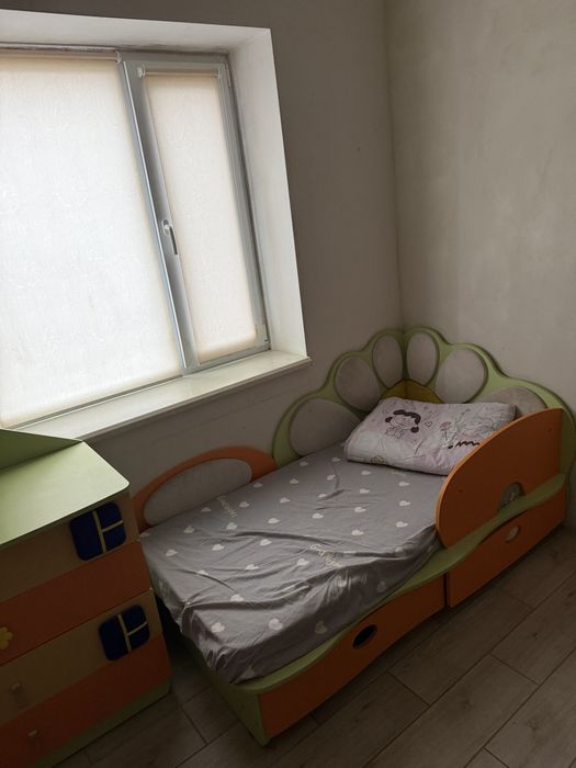 Детская кроватка со шкафом