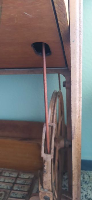 Máquina e mesa de Costura Oliva | A funcionar, bom estado