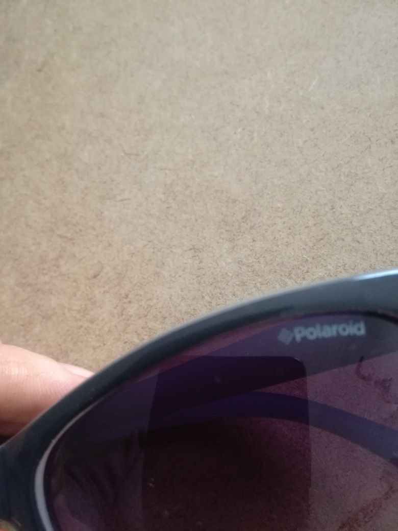 Óculos Polaroid com o saco original.

Obs: os óculos estão partidos ju