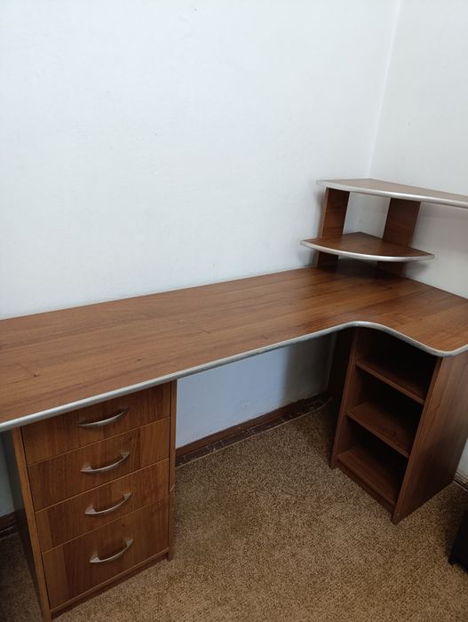 Продам письмовий стіл у відмінному стані