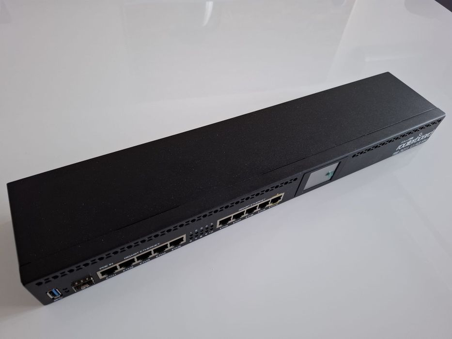 MikroTik RB3011 UiAS-RM