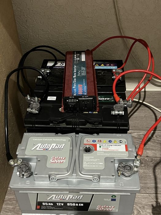 Продам комплект резервного живлення при відключенні світла. Три аккуми