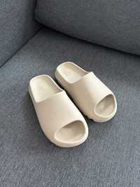 Yeezy Slide Pure