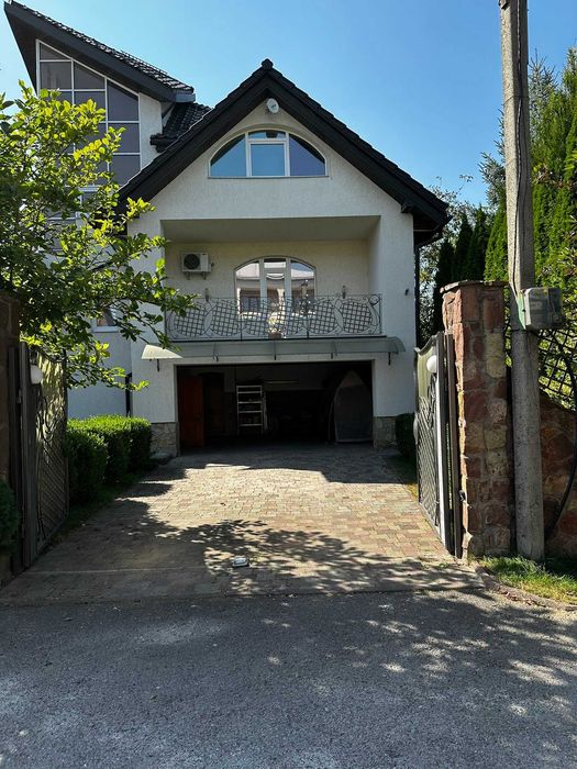 Оренда чудового будинку з басейном