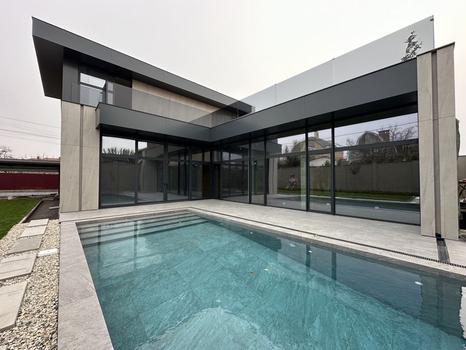 Новый дом с бассейном на Фонтане