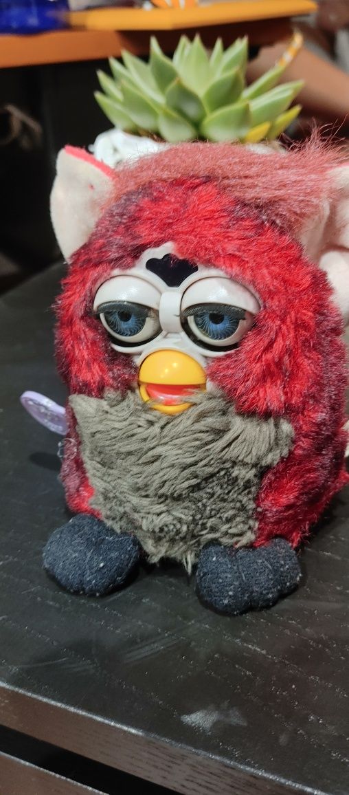 Furby vermelho e preto 1998