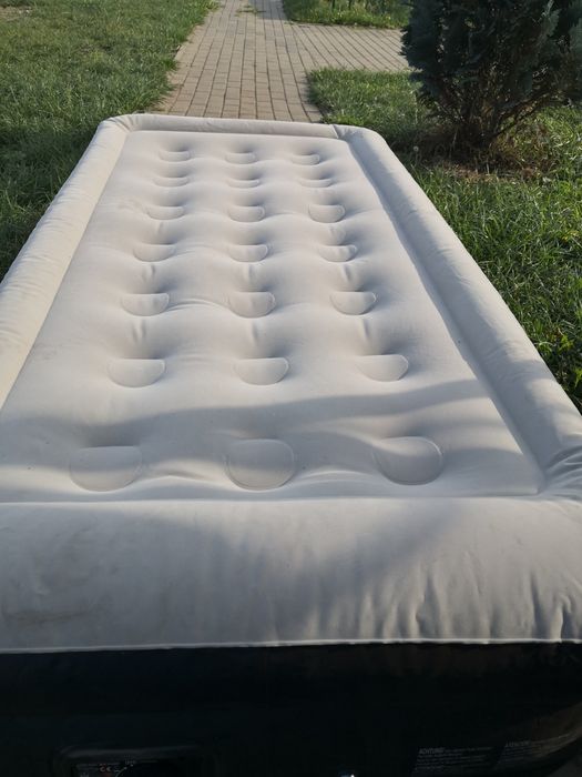 Materac pompowany automatycznie