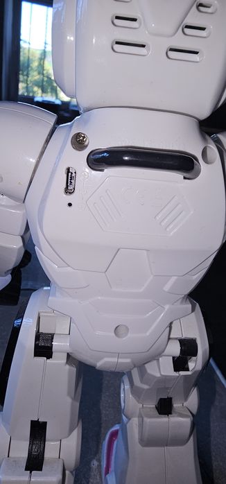 Іграшка робот на пульті