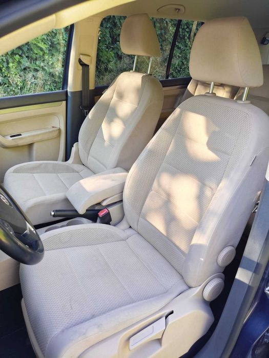 Volkswagen Touran 1.6 TDI (2011)  - Econômica e Espaçosa