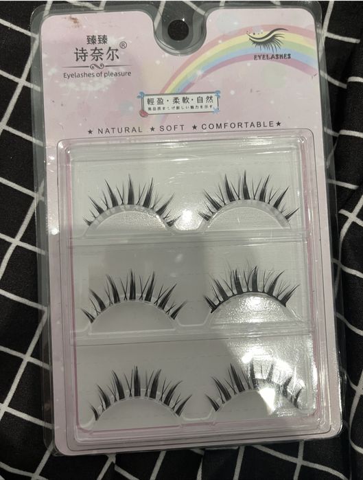 Накладні пучкові вії