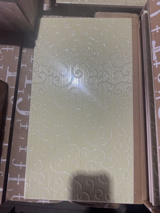 Плитка керамическая Италия новая 12 квадратов квадратной 10м