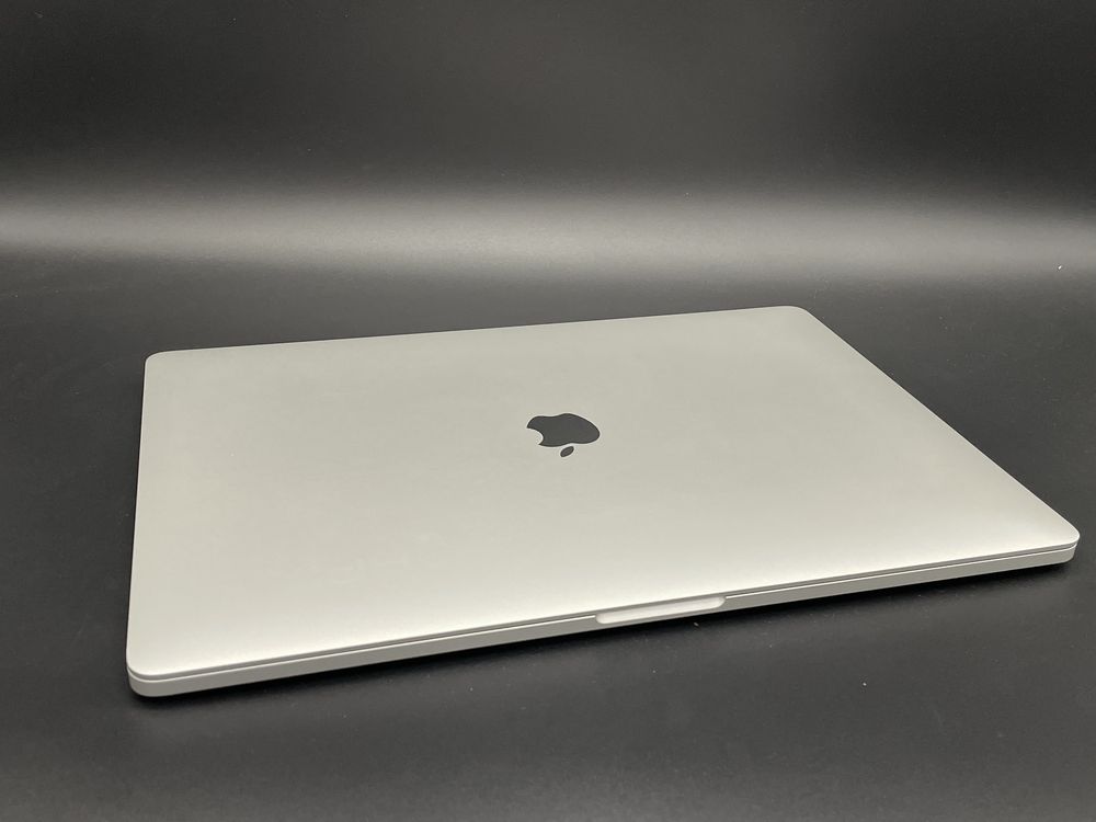 Macbook pro 2019 16 дюймів i7 16gb radeon 5300 ідеал