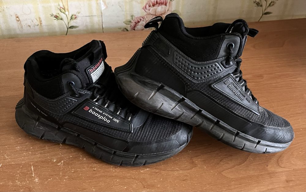 Продам ботинки bassploa , 37 р на мальчика б/у в хорошому состоянии