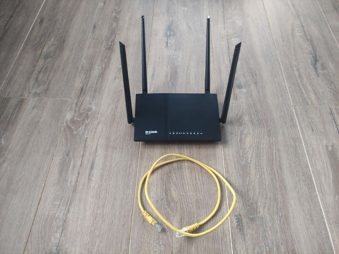 Router D-Link DIR-825