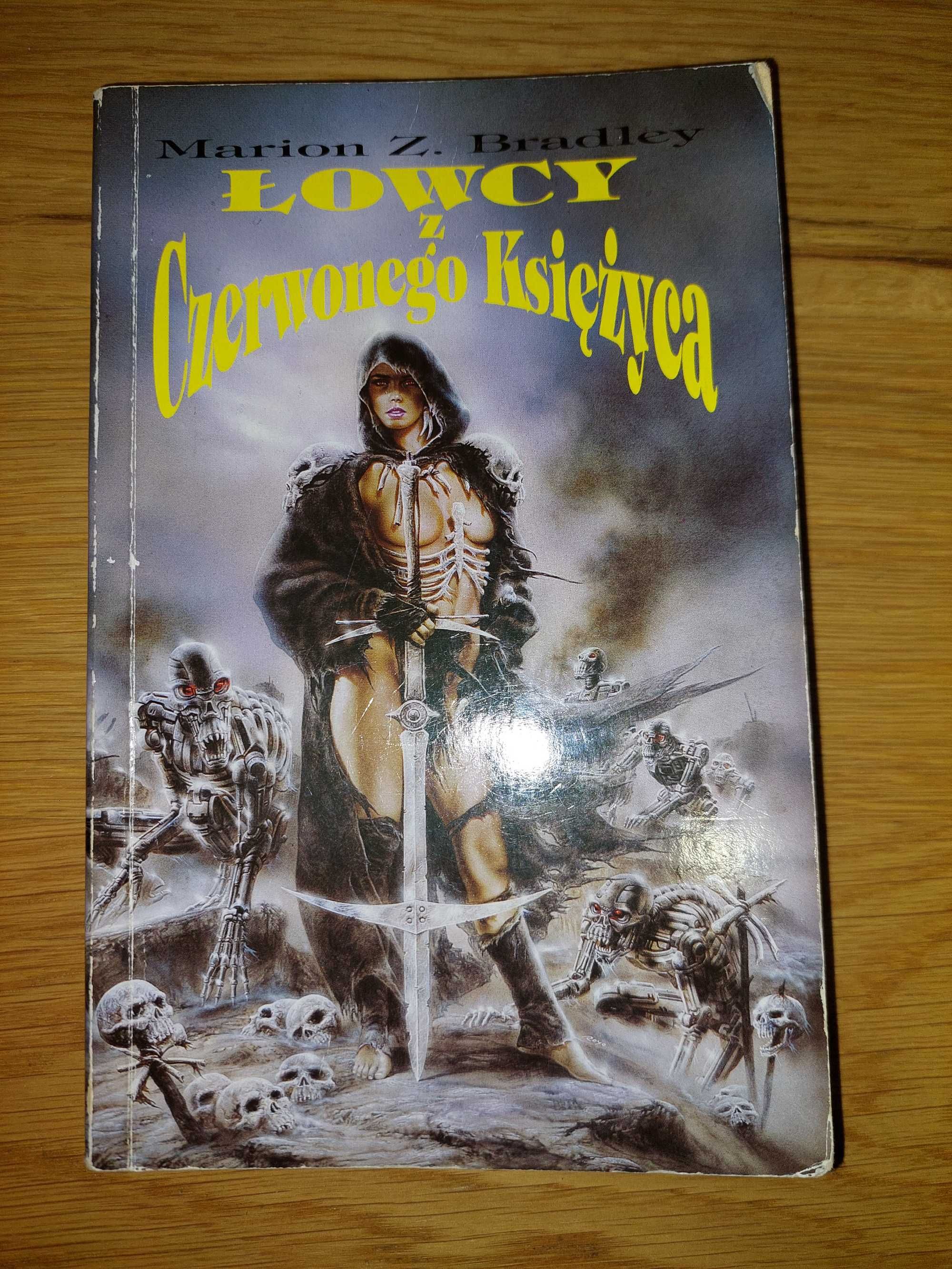 Łowcy z Czerwonego Księżyca - M. C. Bradley