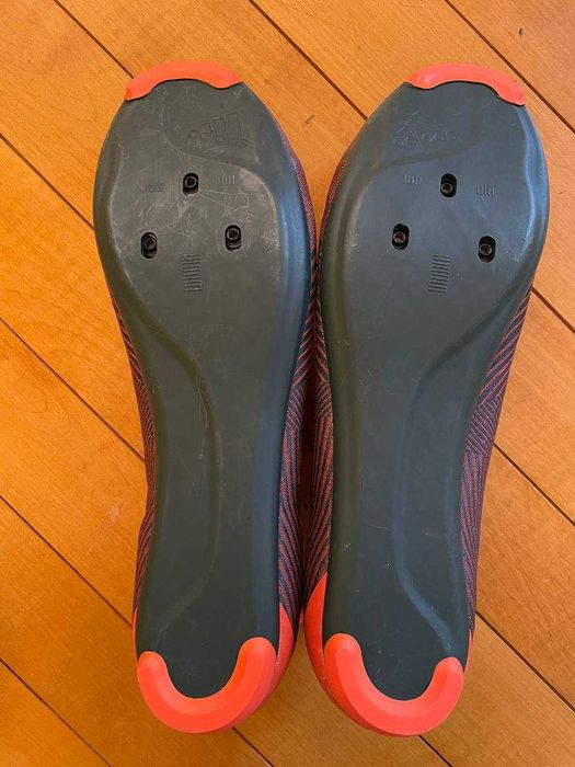 Продам взуття Adidas