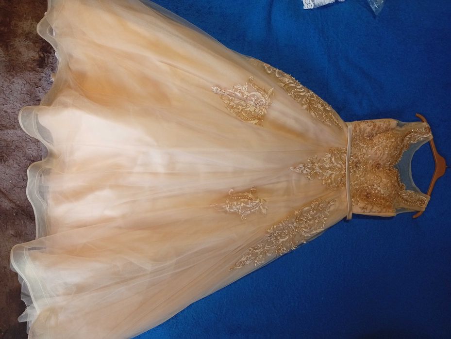 Продам весільну сукню