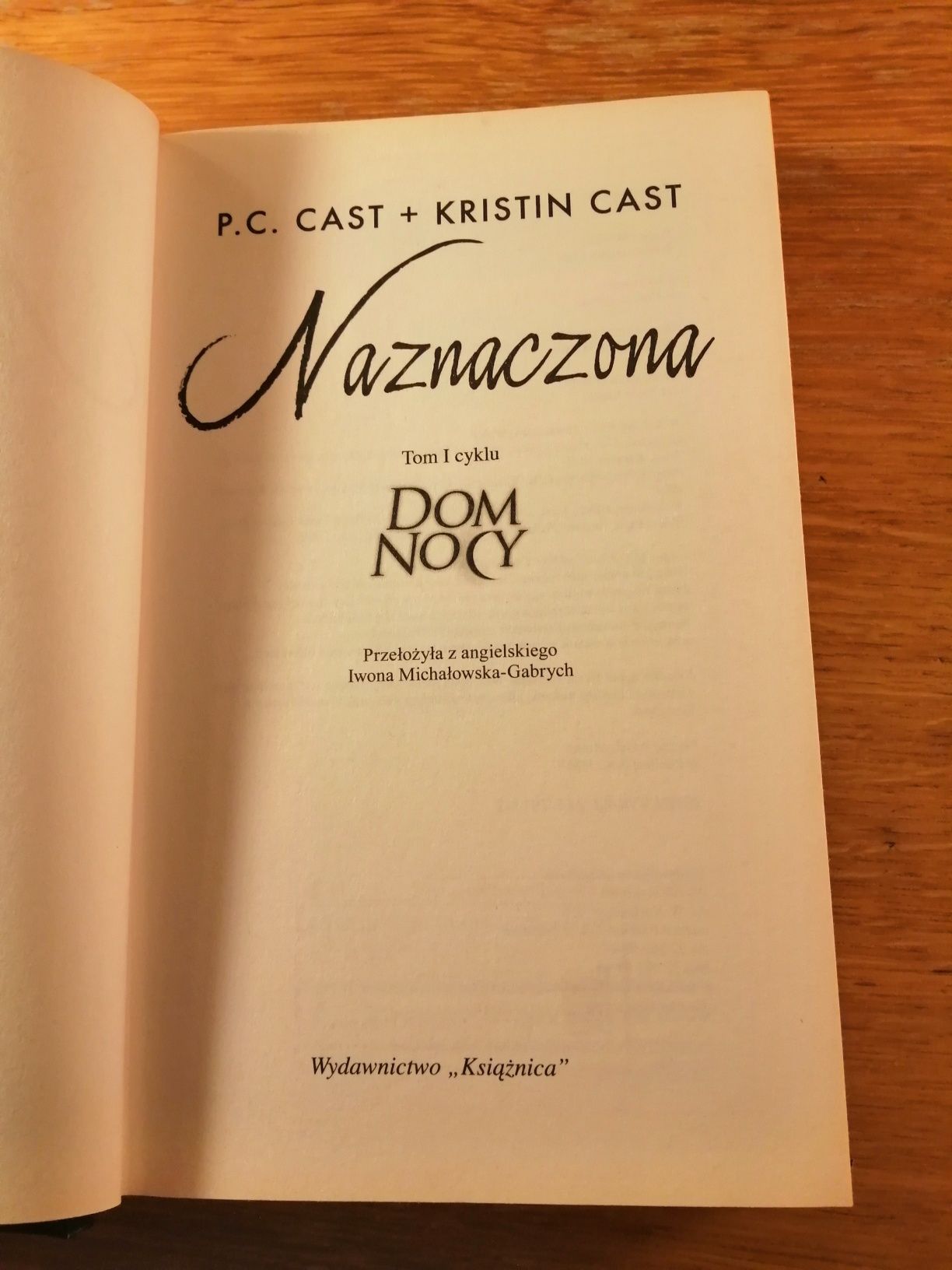 Dom nocy naznaczona cast tom 1