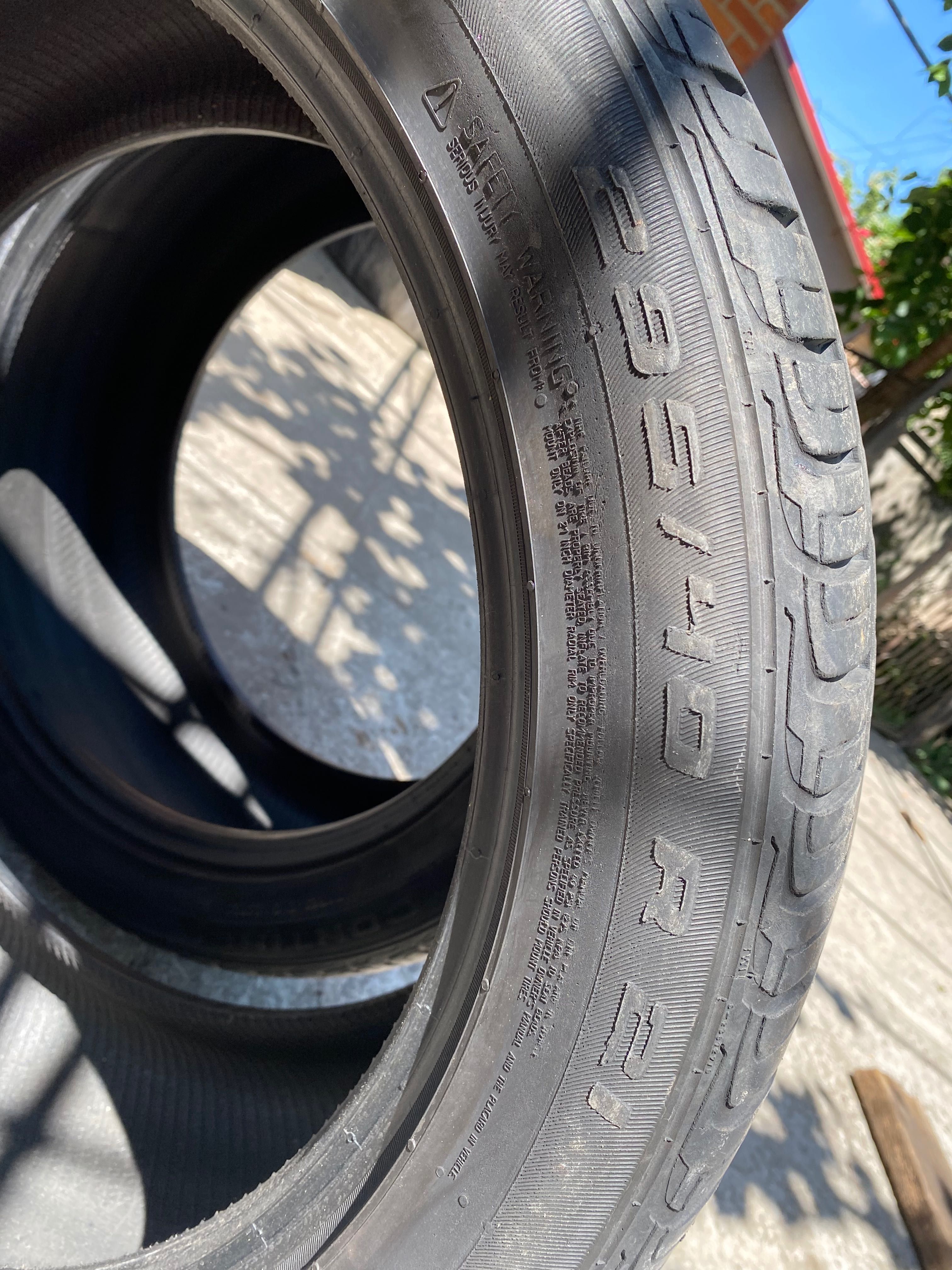 Продам пару  Continental UHP 295/40  R21