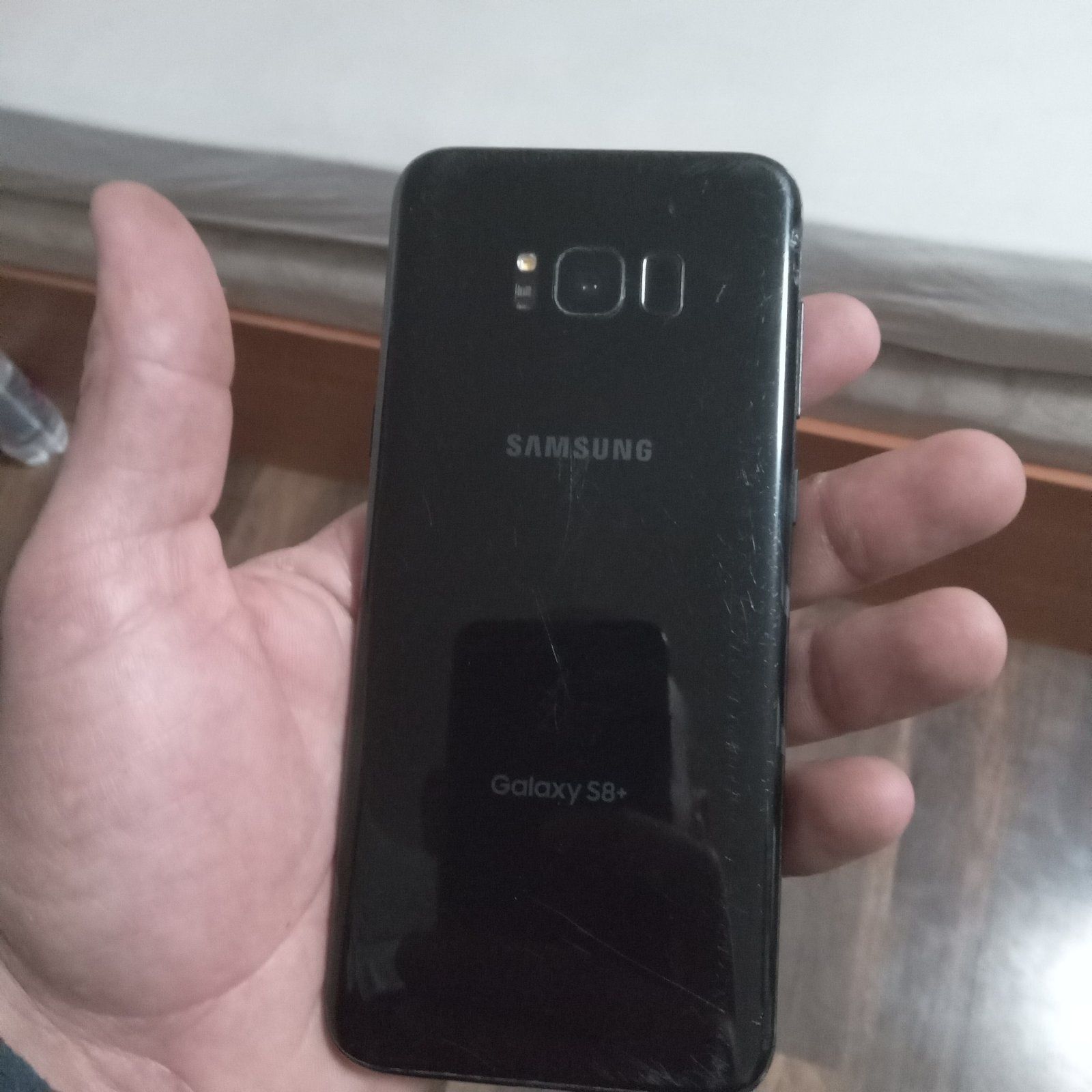 Продам телефон Samsung S 8 plus