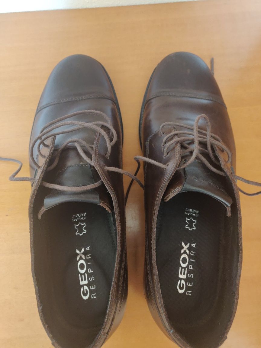 Sapatos Geox Castanhos