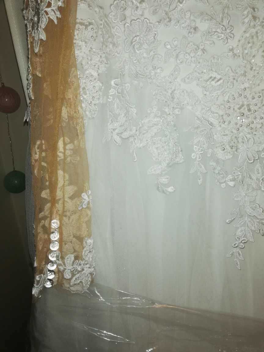 Sukienka ślubna biała piękna