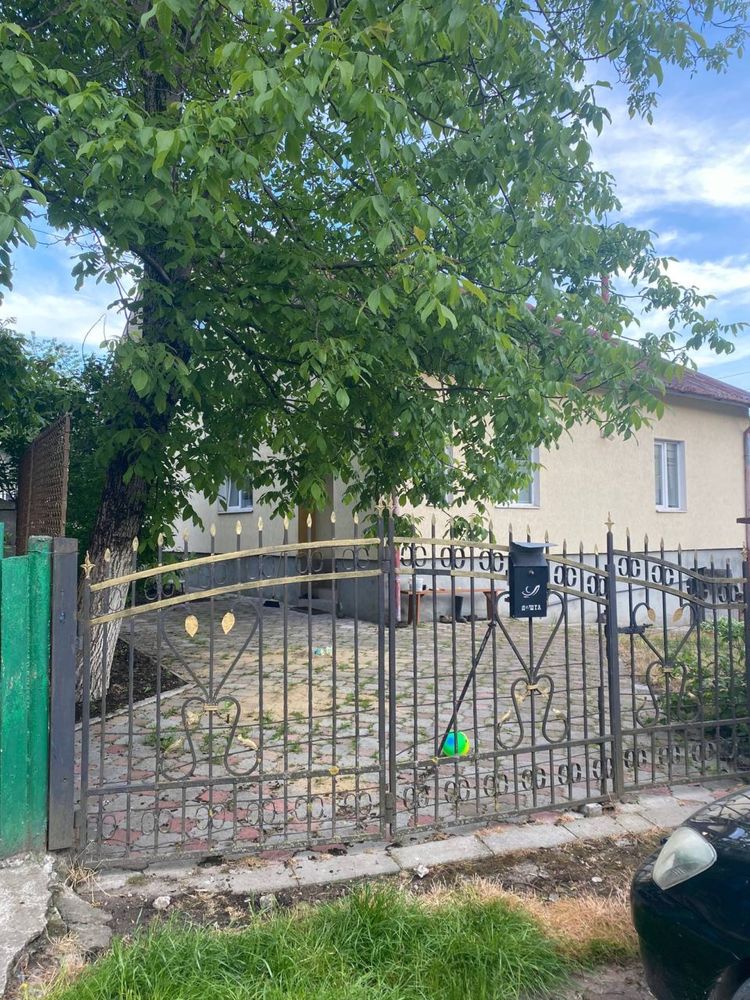 Продається будинок по вул .Шашкевича
