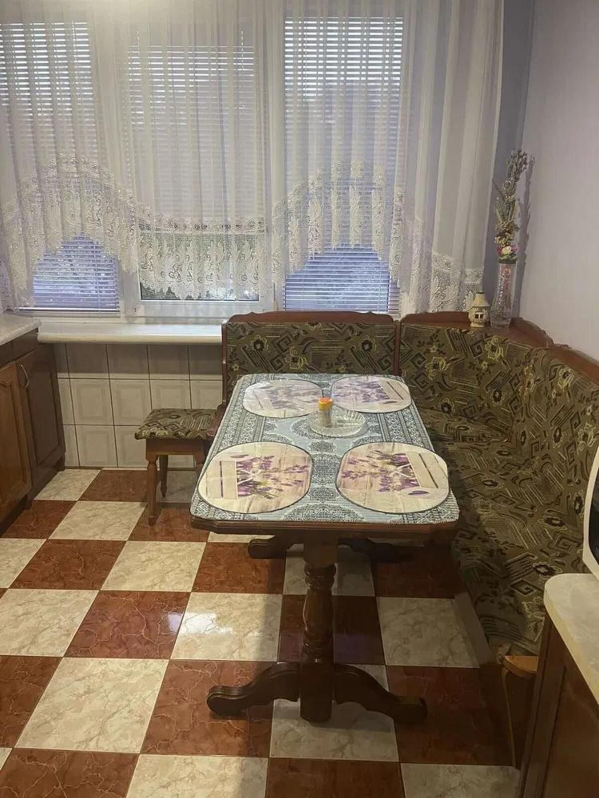 Продаж 3-х кімнатної квартири на вул. Пулюя3