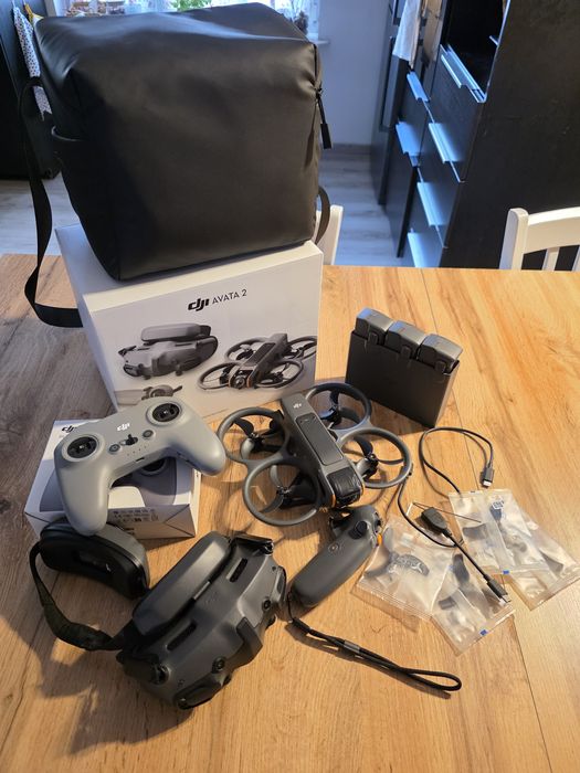 Dron DJI Avata 2 Fly More Combo + kontroler DJI FPV Remote 3