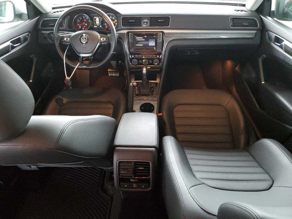 2017 Volkswagen Passat SEL Premium