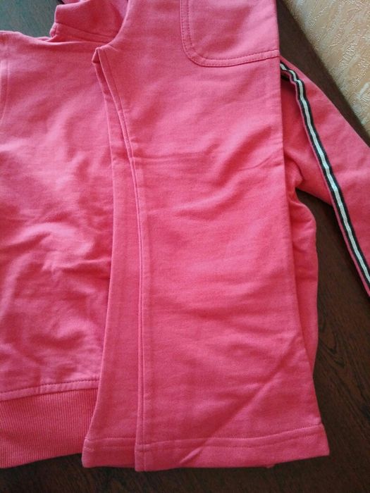 Новый спортивный костюм для девочки