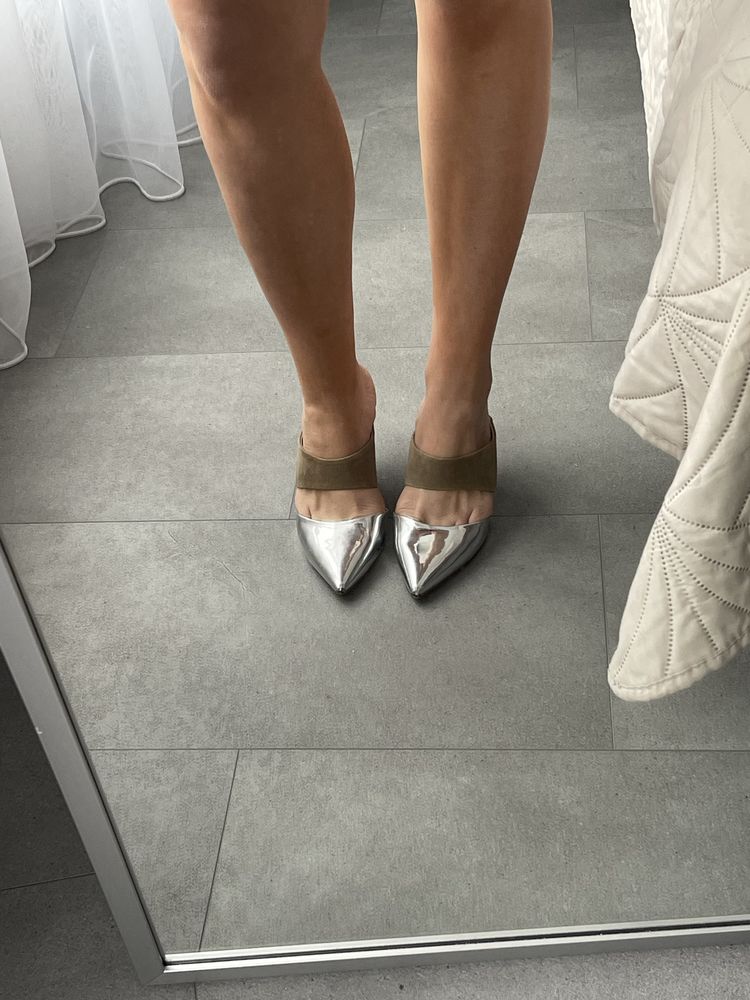 Срібні туфлі з гострим носиком мюлі
