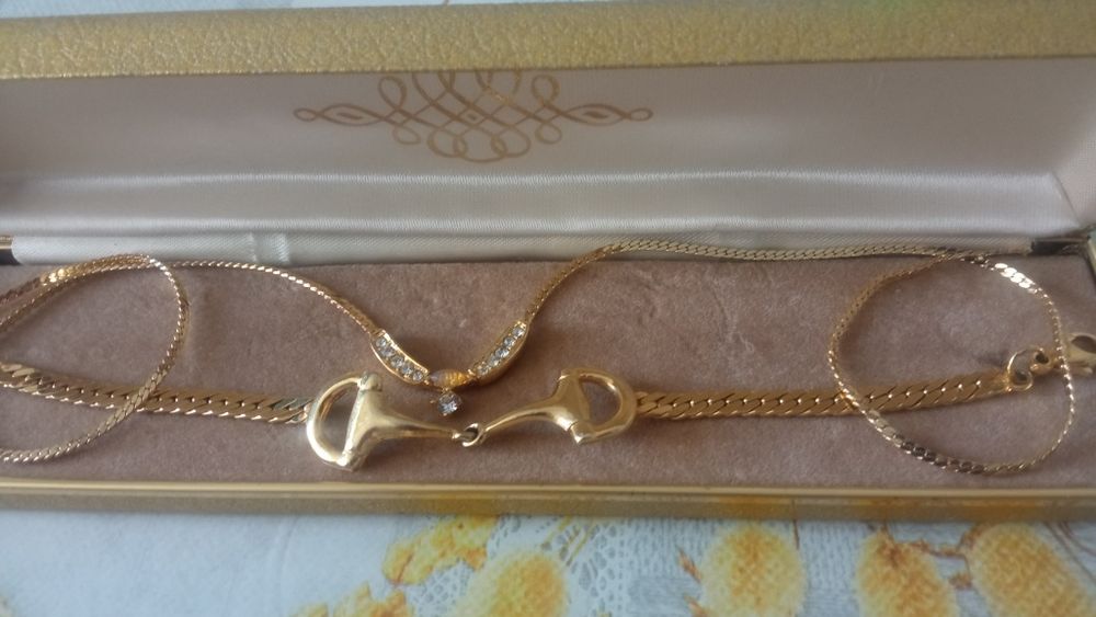 Sprzedam zestaw .Zawieszka + bransoletka .O tematyce jeździeckiej . Wi