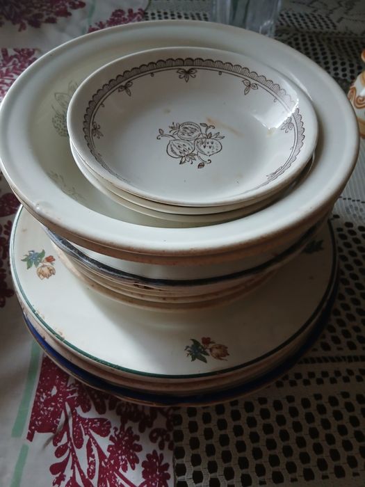 Віддам посуд тарілки глибокі, столові, десертні, СРСР, вживані  17 шт