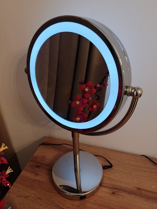 Lusterko powiększające do makijażu