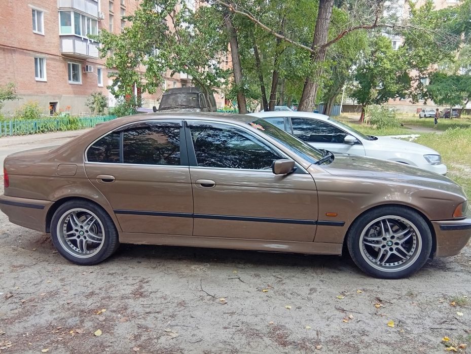 Продам бмв 520 е39.