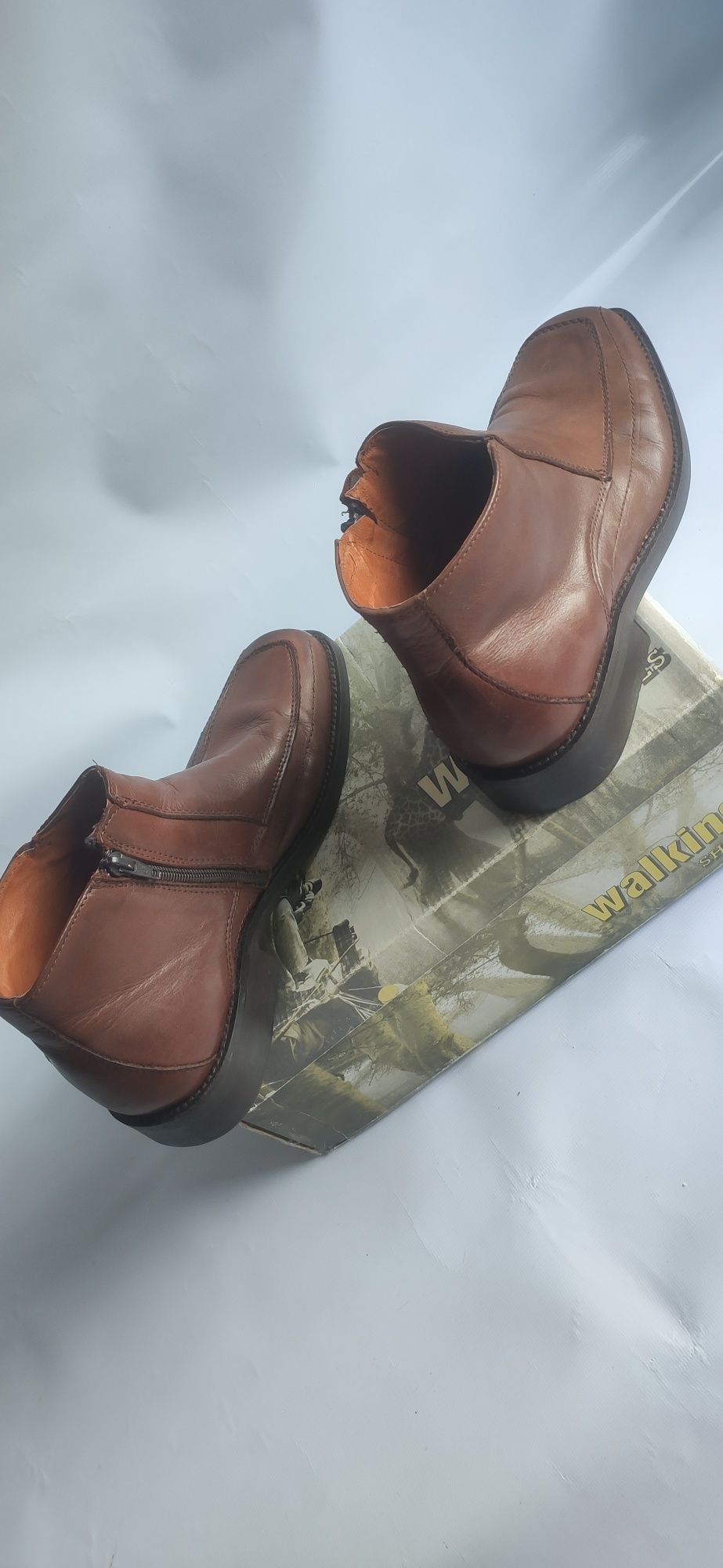 Botas em pele cor castanho tamanho 43