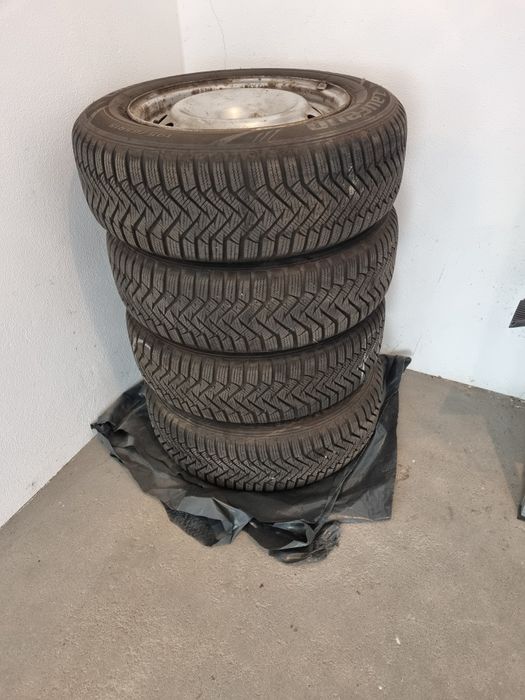 Sprzedam opony zimowe Laufenn 195 65 R15 Laufen na stalowych felgach