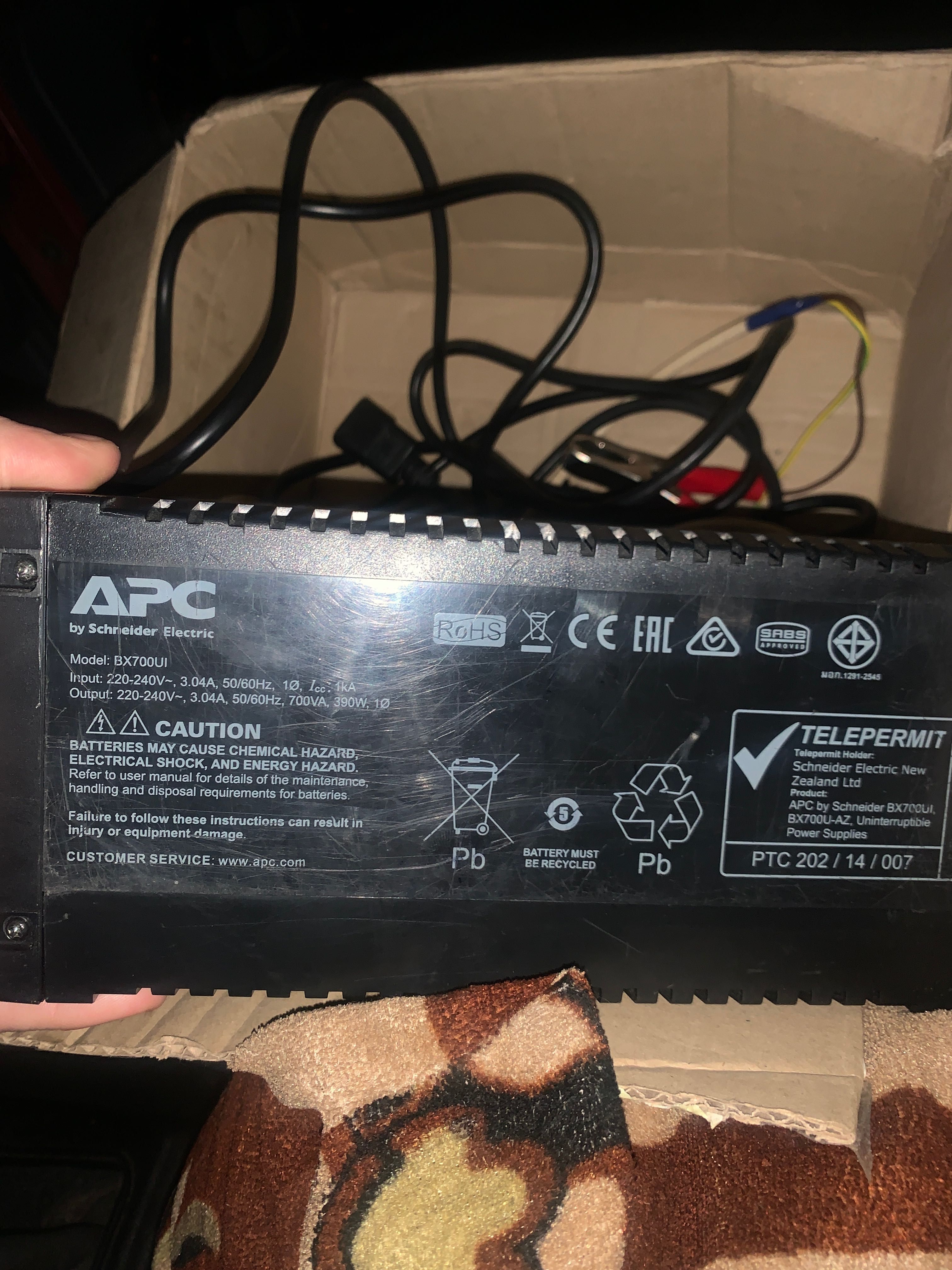 UPS APC Back-ups 700