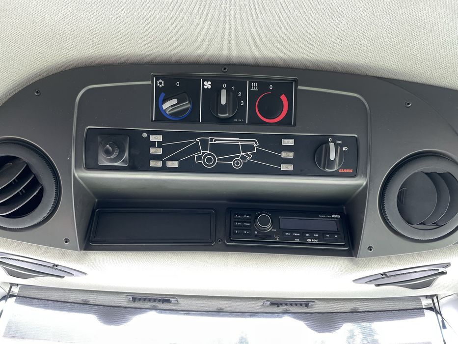 Комбайн CLAAS LEXION 670 2011 Vario750