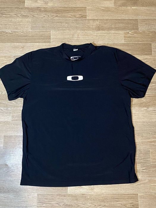Фудболка Oakley размер Хл