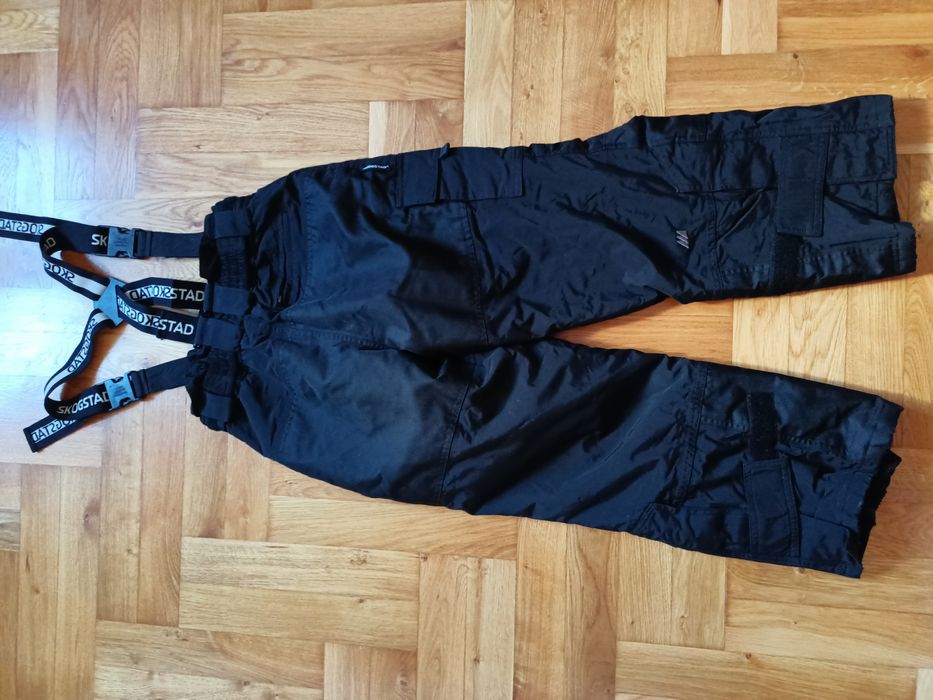 Spodnie narciarskie zimowe z szelkami rozmiar 140. Narty sanki ferie