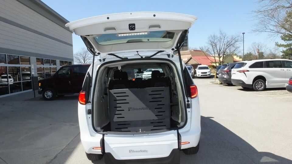 2023 Chrysler Van Accessible