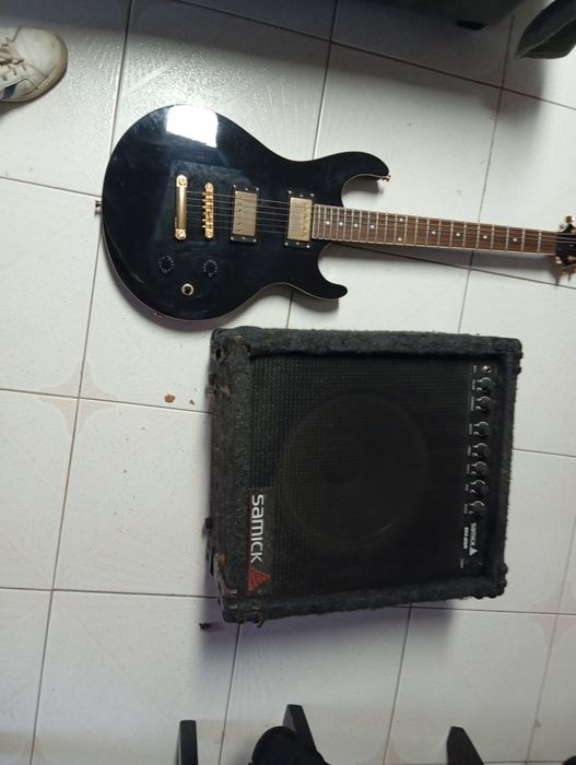 Guitarra elétrica e amplificador