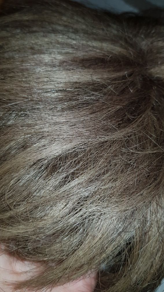 Perułka włosy ciemny blond alla pasemka