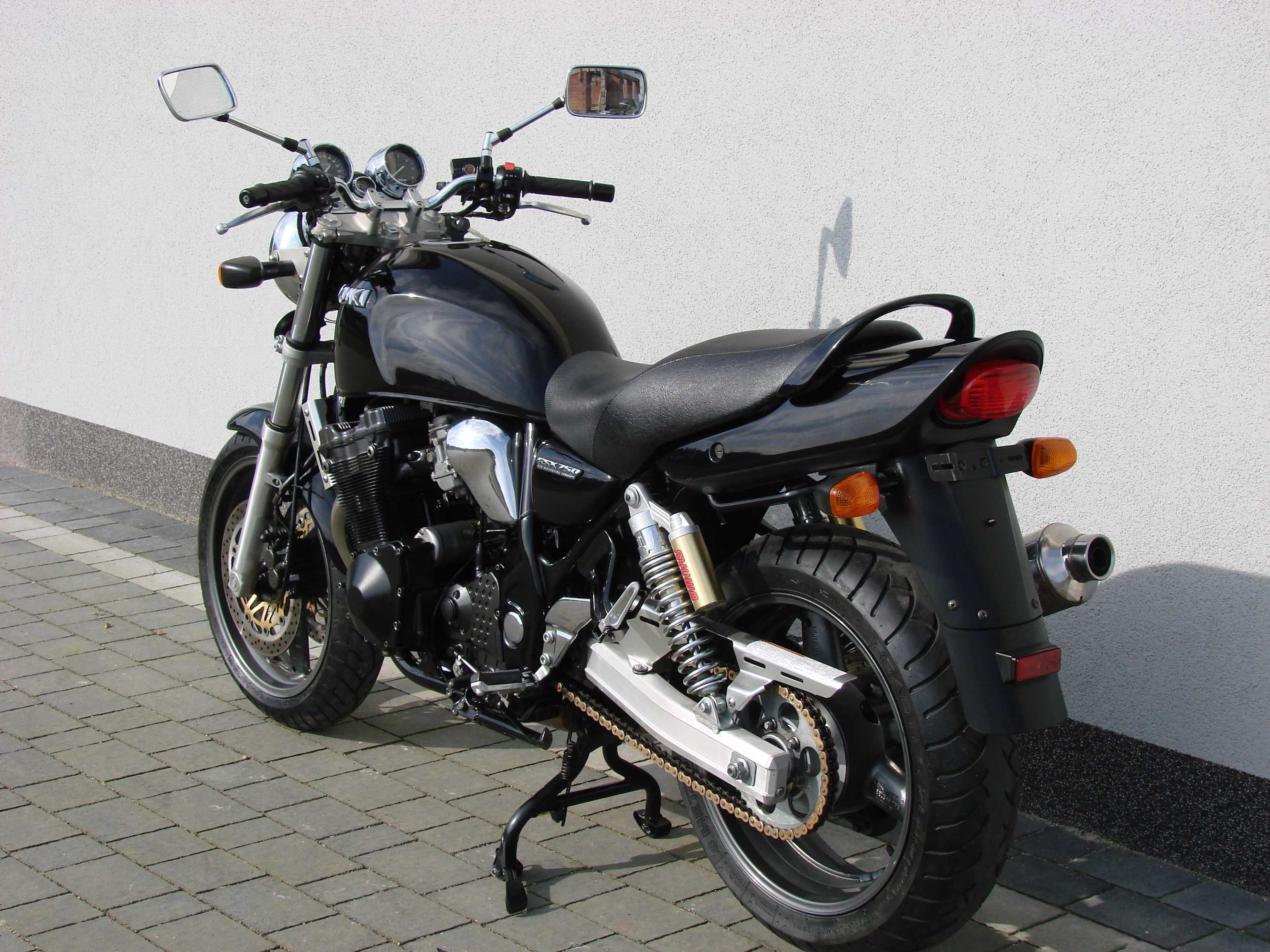 Suzuki GSX 750 Inazuma