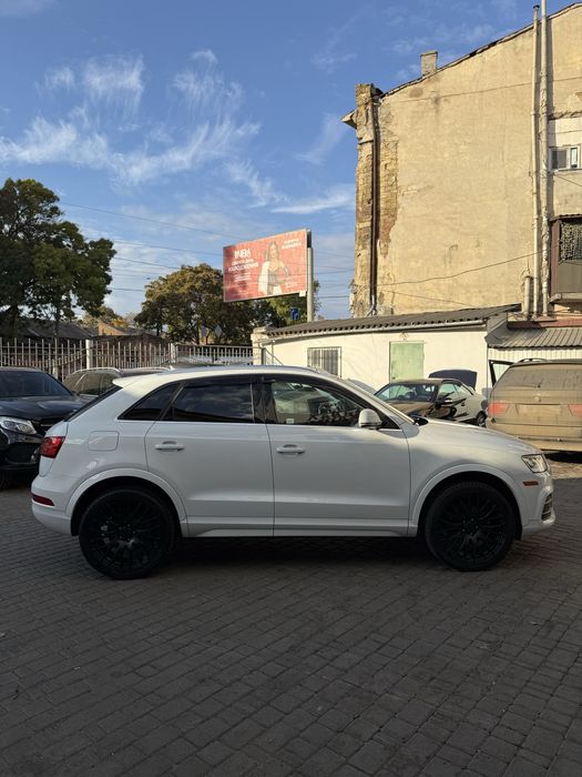 Продам AUDI Q3 quattro